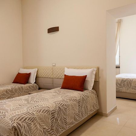 Opera 5 Hotel Napoli Bagian luar foto