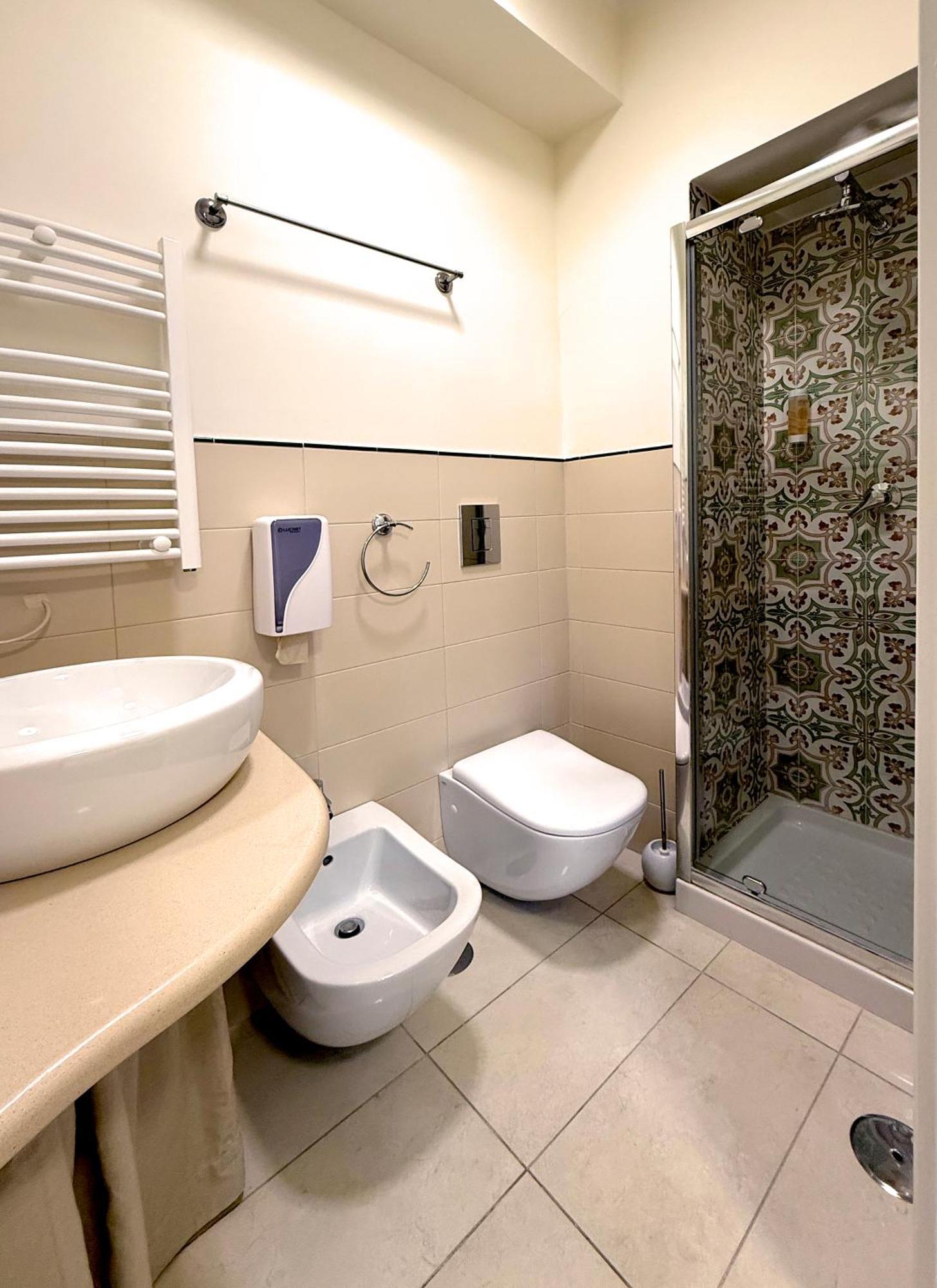 Opera 5 Hotel Napoli Bagian luar foto