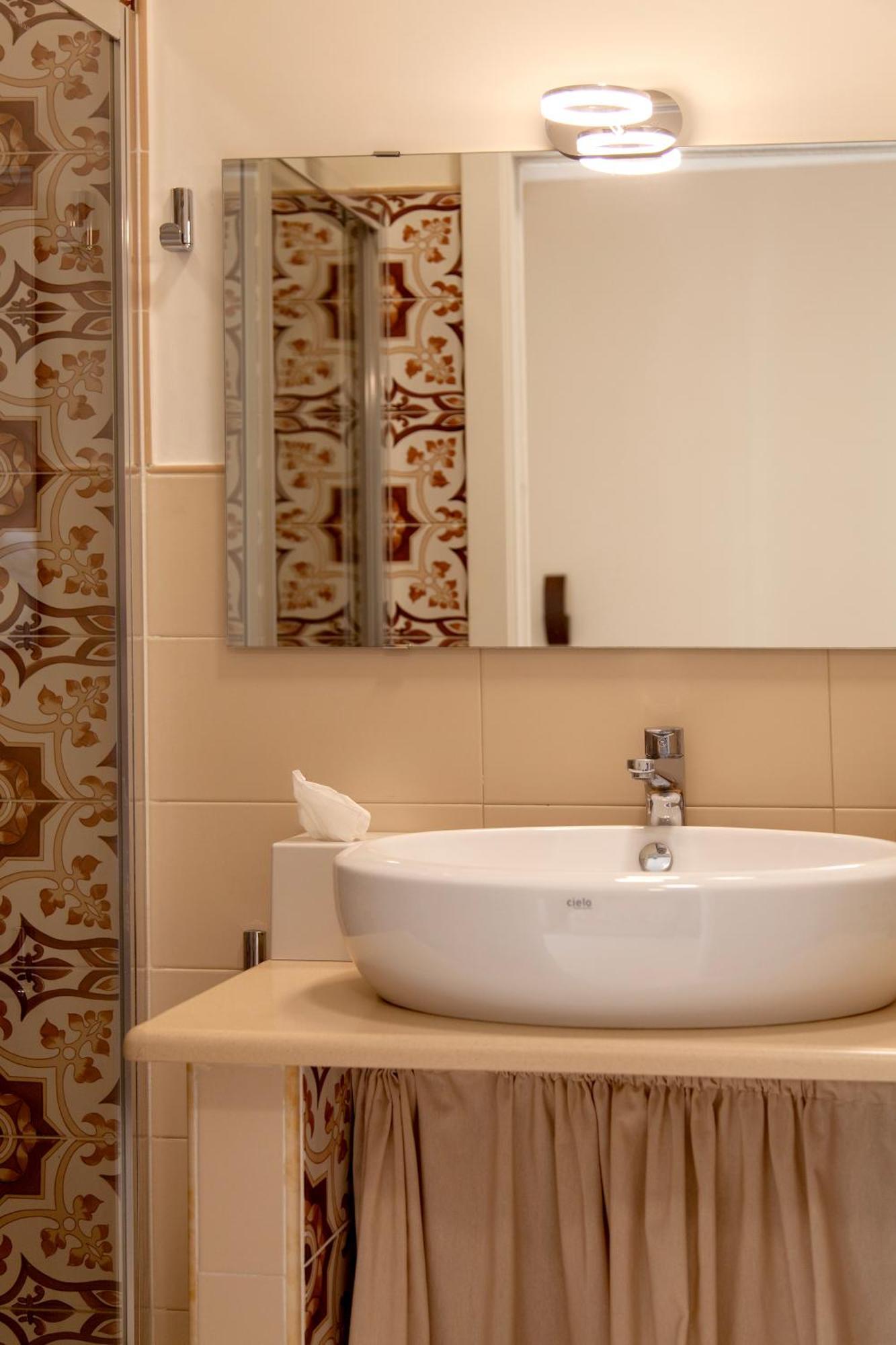 Opera 5 Hotel Napoli Bagian luar foto