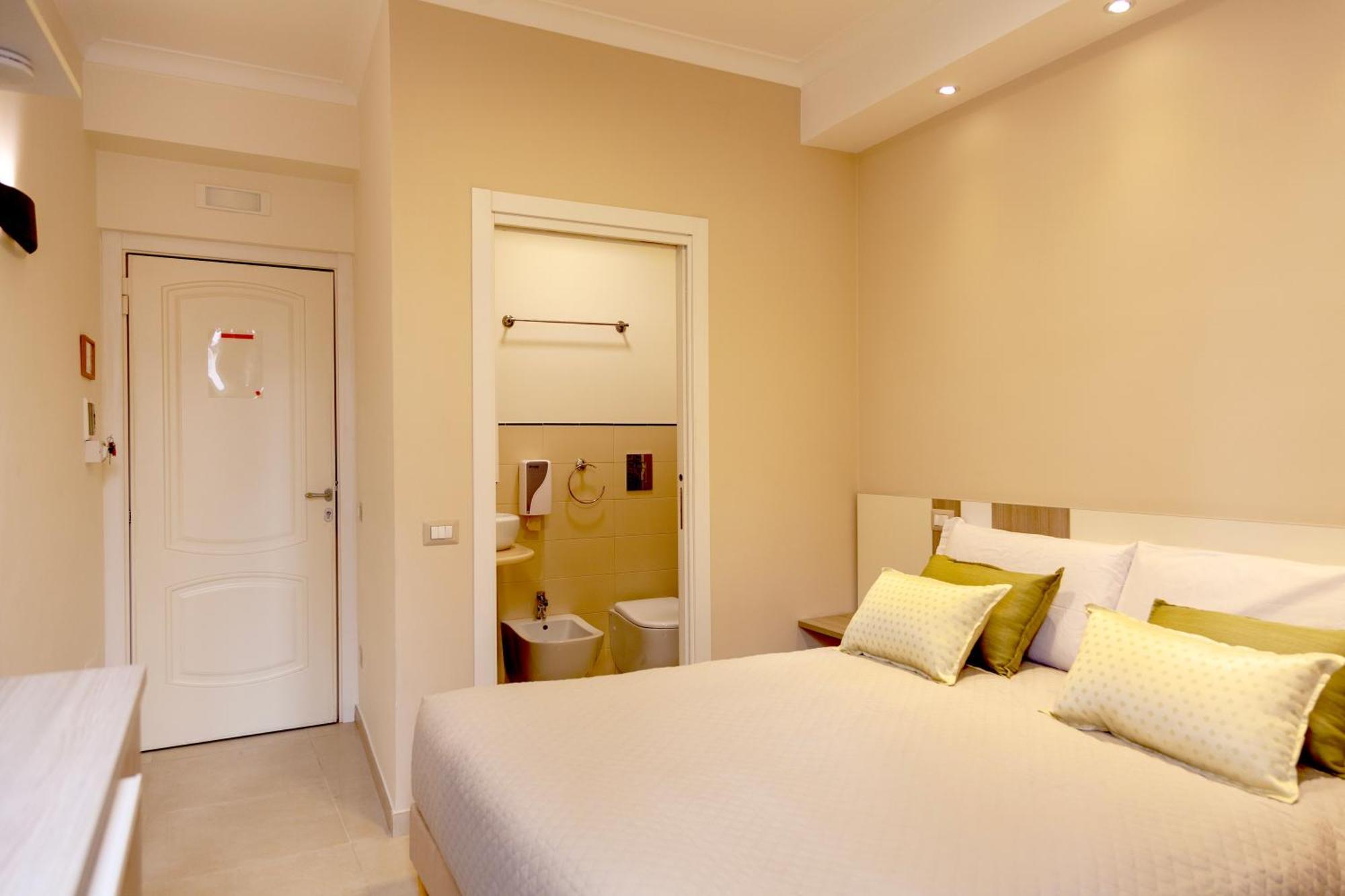 Opera 5 Hotel Napoli Bagian luar foto
