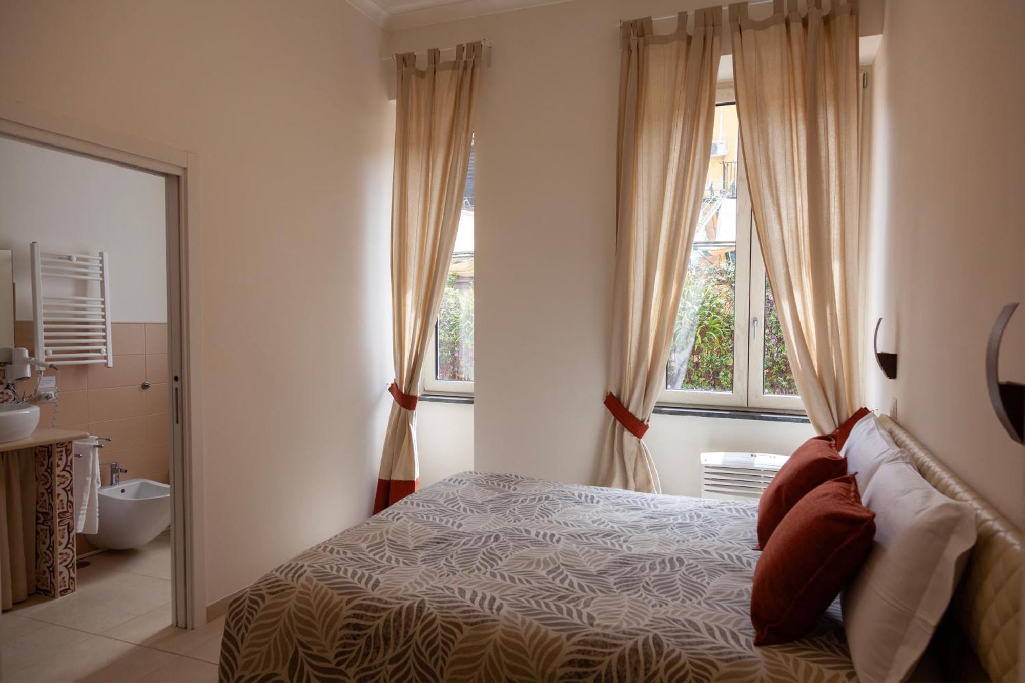 Opera 5 Hotel Napoli Bagian luar foto