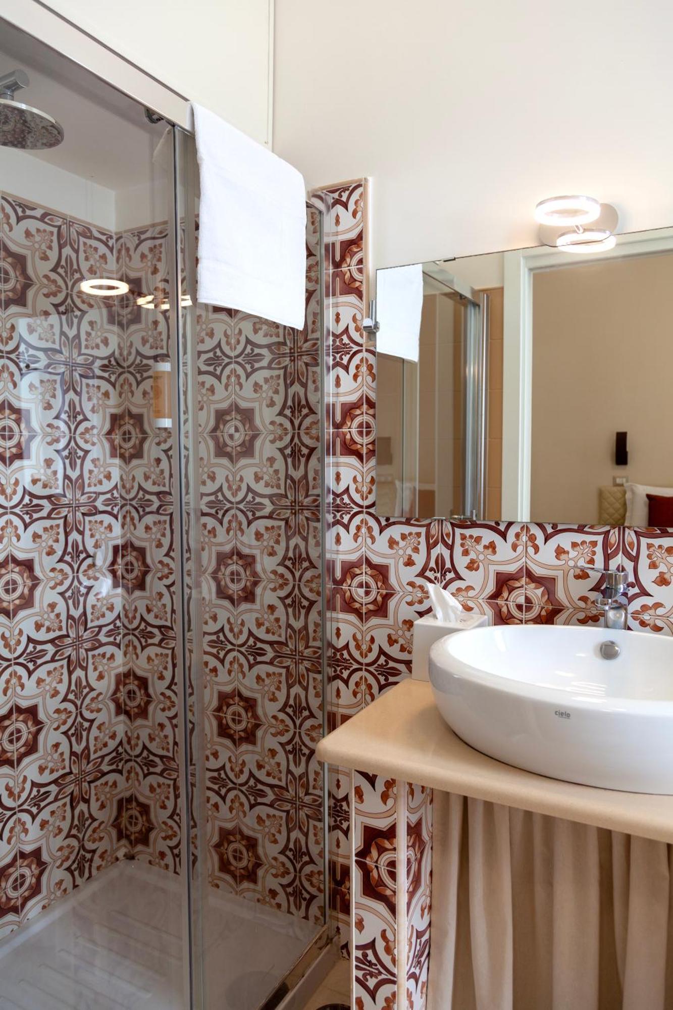 Opera 5 Hotel Napoli Bagian luar foto